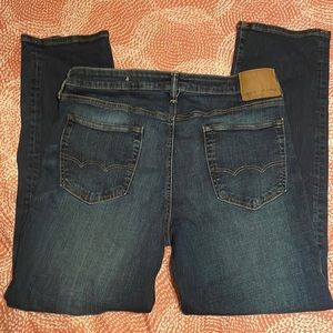 Men’s American Eagle Airflex+ original straight jeans. Size 36/32